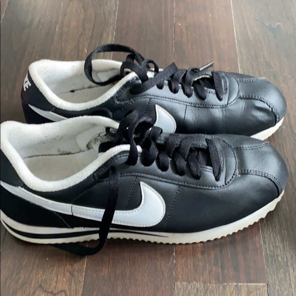 Nike Cortez sneakers black with white stripe
